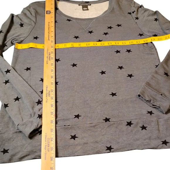 Chelsea and Theodore Gray Crew Neck Sweater, Large - Picture 7 of 8